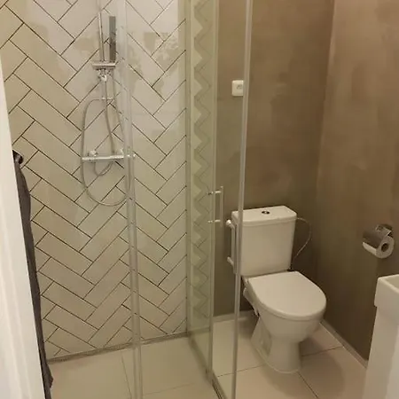 Stylish By Namesti Miru Apartment *