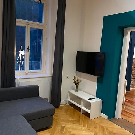 Stylish By Namesti Miru Διαμέρισμα *
